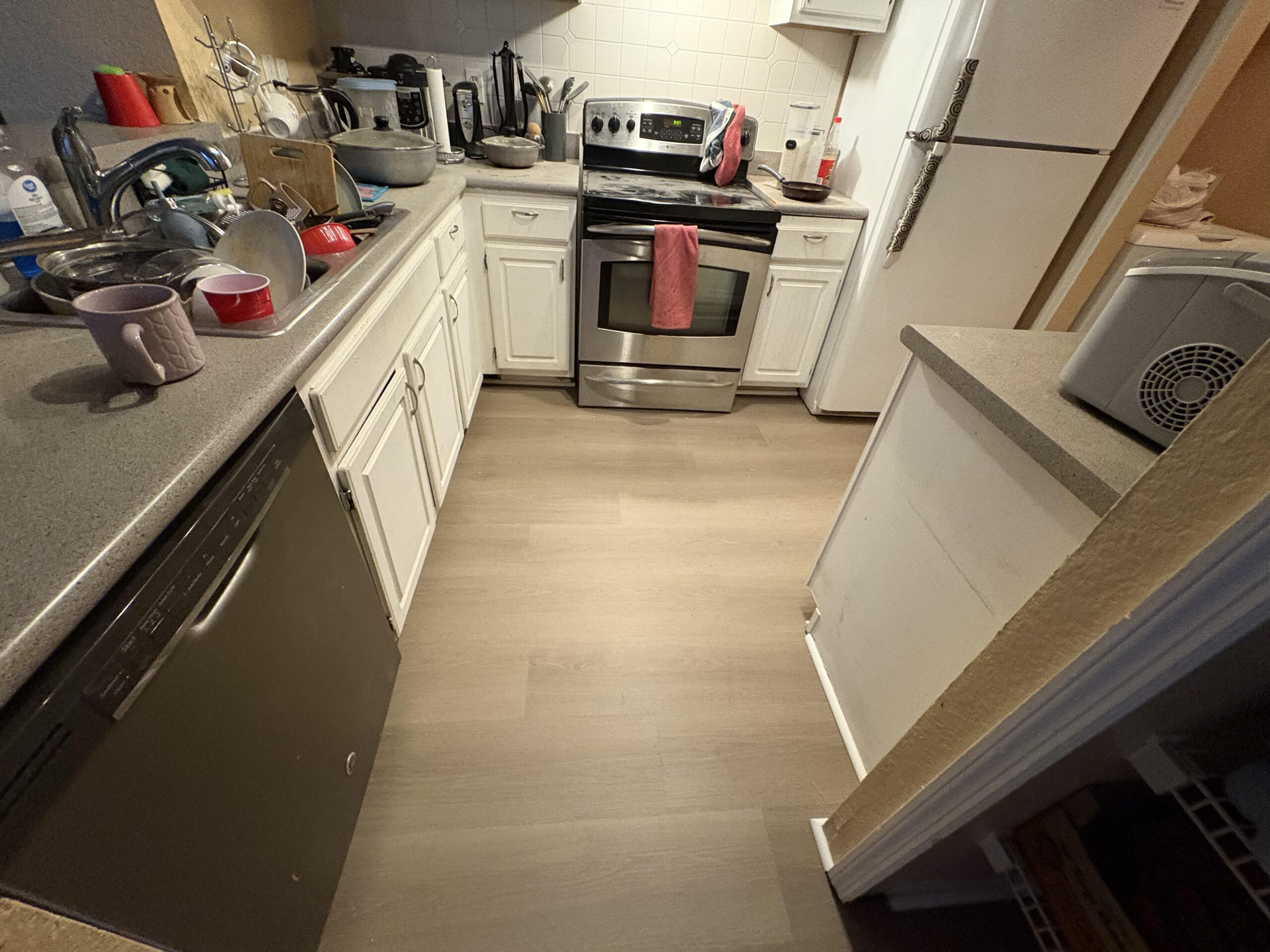 vinyl plank flooring installed in Lakeland Florida kitchen